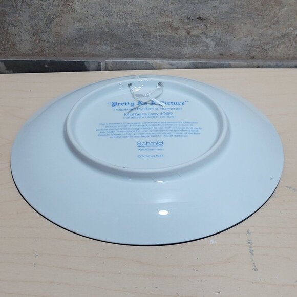 Vintage Schmid Hummel Mother's Day 1989 Pretty As A Picture Decorative Wall Hang - Picture 11 of 12